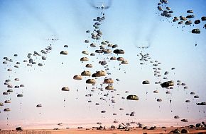 Mass drop of 1,000 Egyptian Paratroopers at Bright Star '05