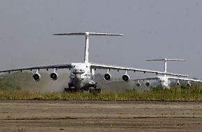 Il-76_Landing_in_Sukhumi