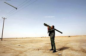 Free Libyan Army firing 9K32 Strela-2