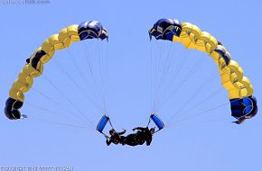 US Navy Leap Frogs Parachute Team
