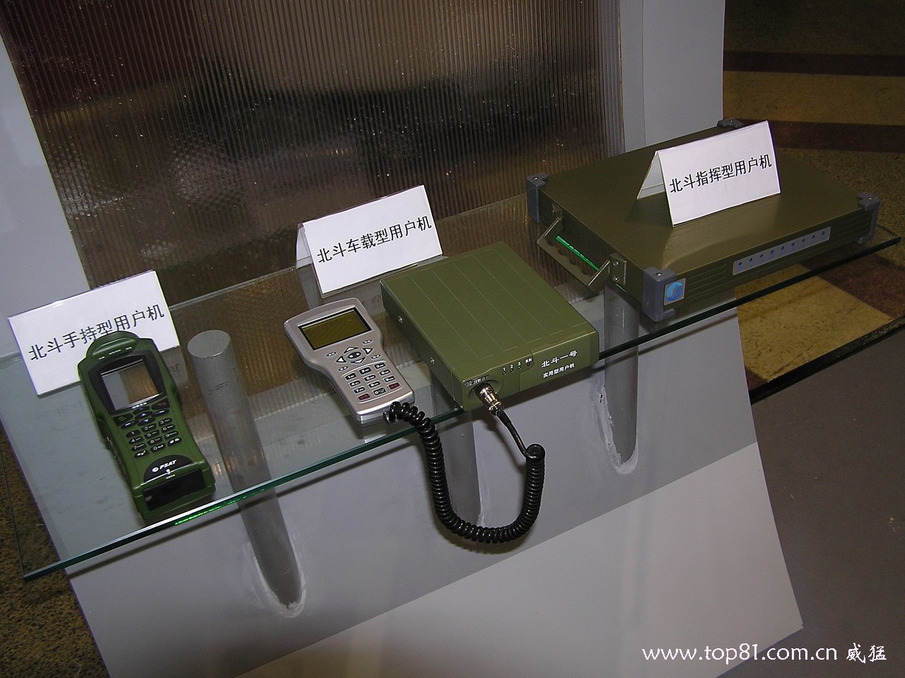 chinese GPS receiver. They use chinese "bei dou" satellite.