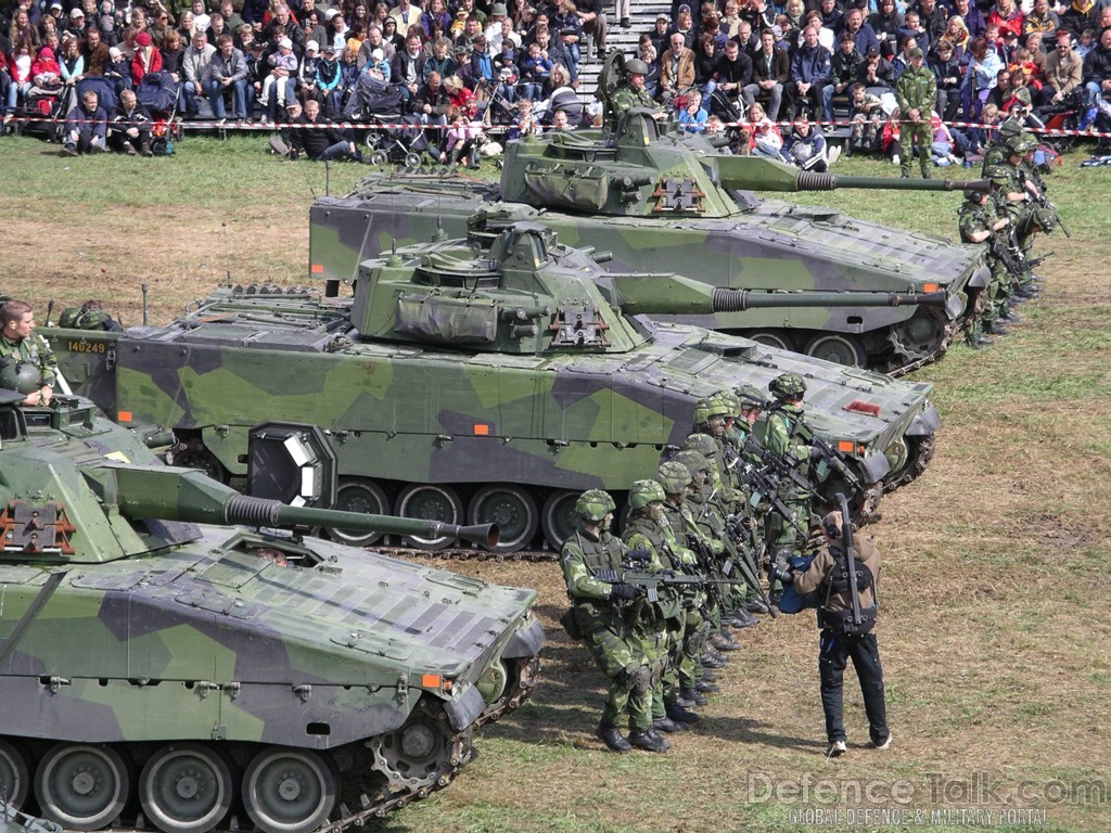 CV9040s and assault infantry