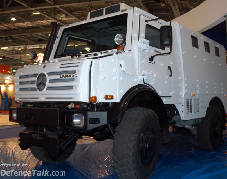 DSEi 2005 - Unimog armoured truck