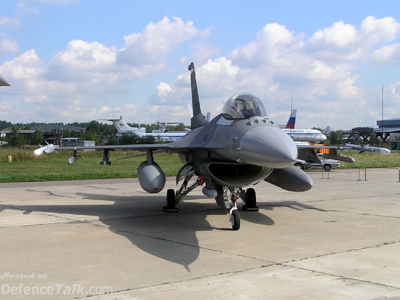 MAKS 2005 Air Show - F-16 Fighting Falcon USAF
