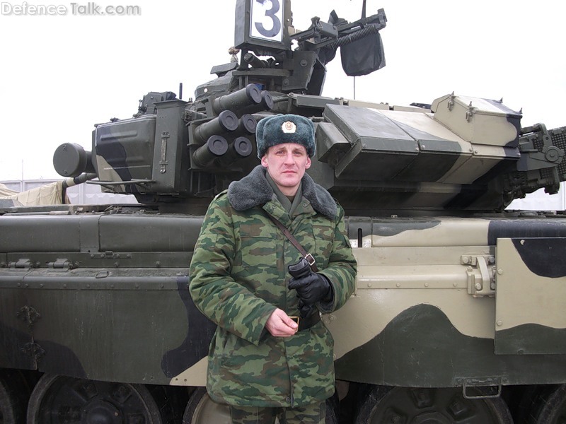 Officer posing with T-90A