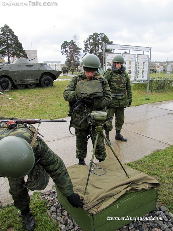 Soldiers with Sozvezdie comms gear, 5th MRB