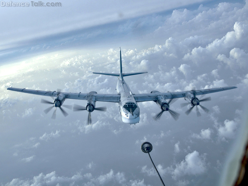 Tu-95MS mid-air refueling