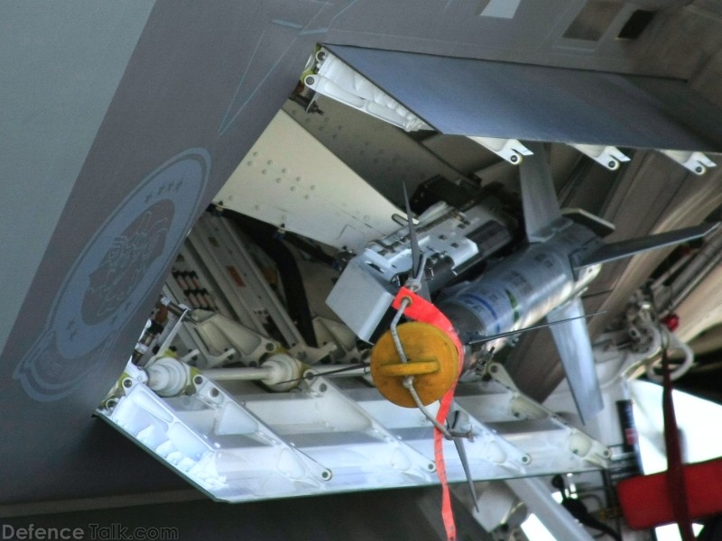 USAF F-22A Raptor AIM-9 Sidewinder Missile