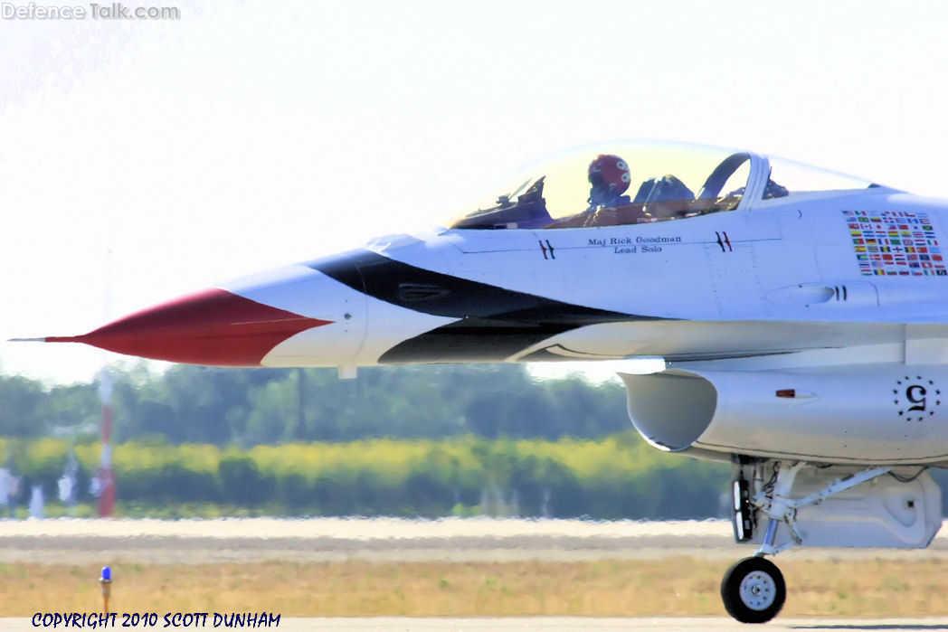 USAF Thunderbirds Flight Demonstration