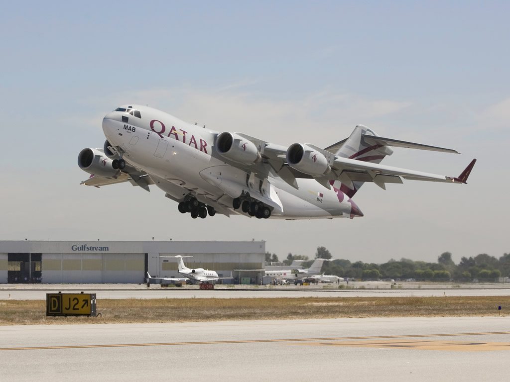 http://www.defencetalk.com/wp-content/uploads/2010/03/C-17-QATAR.jpg