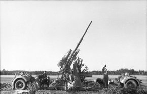 Bundesarchiv_Bild_101I-724-0135-16,_Flak-Stellung_in_Russland.jpg