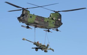 Chinook-with-M777.jpg