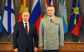 Vladimir_Putin_and_Alexander_Golovko.jpeg