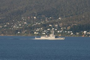 Hobart back in Derwent 131222.JPG