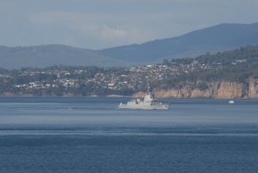 Hobart off Kingston in Derwent 100222.JPG