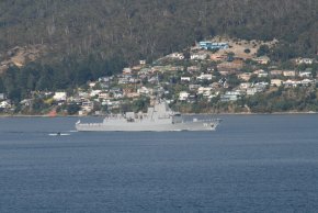 Hobart passes the blue house in Derwent 100222.JPG