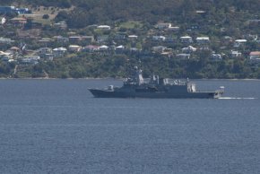 HMNZS Te Mana leaving Hobart 07112022.JPG