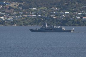 HMNZS Te Mana leaving Hobart 07112022.JPG
