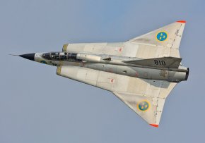 1024px-Saab_SK_35C_Draken_(DragonKite)_SE-DXP810[1].jpg