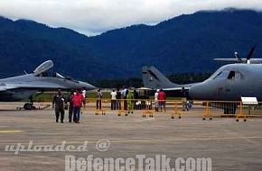 LIMA 2005 pics. Hawks, Migs, hornets