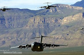 Formation of 17 C-17 Globemaster III - US Air Force