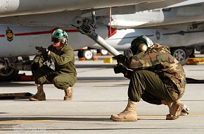 Two Marines during an F/A-18 Hornet launch at Northern Edge 2006 Air Force