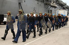 USS Tarawa (LHA 1) Sailors - US Navy SSDF