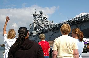 USS Iwo Jima LHD 7 Wasp-class Amphibious Assault Ship