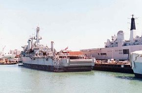 HMS Fearless L10