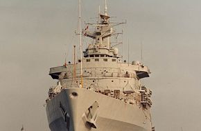 HMS Fearless L10
