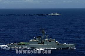 HMCS Algonquin (DDG 283) and HMCS Regina (FFG 334) - RIMPAC 2006