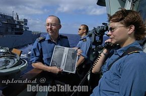 HMCS Algonquin (DDG 283) at sea during RIMPAC 2006