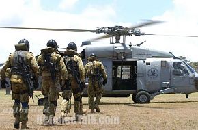 Australia Clearance Diving Team One board a HH-60H - RIMPAC 2006