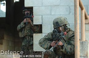 US Marines - Military Operation in Urban Terrain (MOUT)