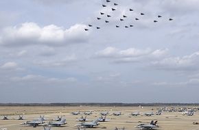 F-14 Tomcat Fighter's Final Deployment - Flyover