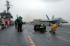 USS Kitty Hawk (CV 63) Aircraft Carrier - US Navy