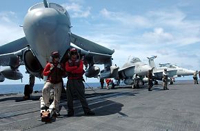 USS Kitty Hawk (CV 63) Aircraft Carrier - US Navy