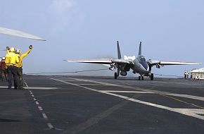 F-14D Tomcat lands on Aircraft Carrier - Final Deployment
