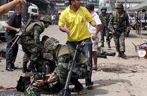 Thai soldiers respond to bomb blast- News Pictures