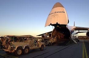 SASr Perentie 6x6 Loading up into an Antonov for Iraq