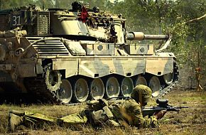 Leopard Mk 1 MBT and an ADF trooper laying up