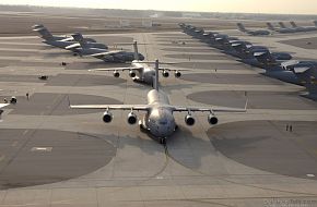 C-17 Globemasters galore - US Air Force