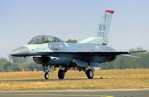 - F-16 Fighter Aircraft - Aero India 2007, Air ShowIndia 2007, Air Show