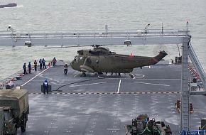 Sea King Helicopter Landing on LSD(A) Largs Bay