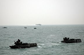 Amphibious Assault Vehicles - S. Korea, US Military Exercise