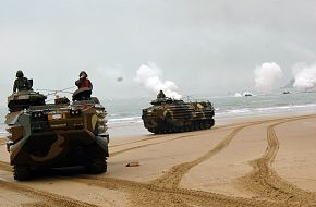 Amphibious Assault Vehicles - S. Korea, US Military Exercise