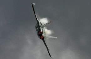 Pulling 7G in F/A-18 - Avalon Air Show 2007