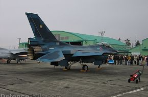 Mitsubishi F-2