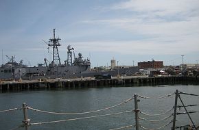 USS Elrod FFG-55 with a "scarecrow" gun where the SM-1 launcher w