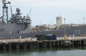 USS Elrod FFG-55 with a "scarecrow" gun where the SM-1 launcher w